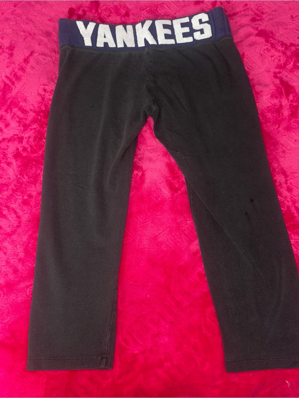 Victoria’s Secret PINK New York Yankees Capri Leggings